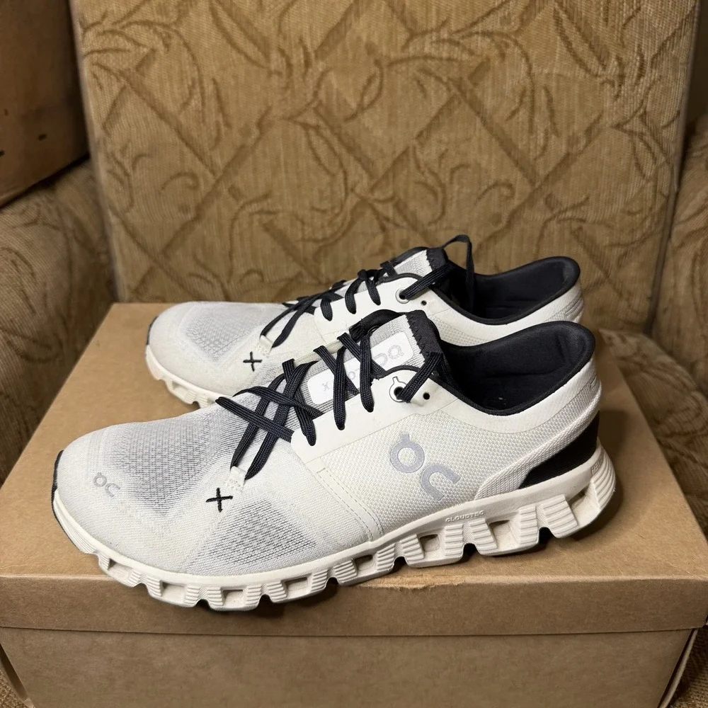 On Cloud X 3 Women's Road Running Shoes Size 8.5 White & Black Lace Up Athletic